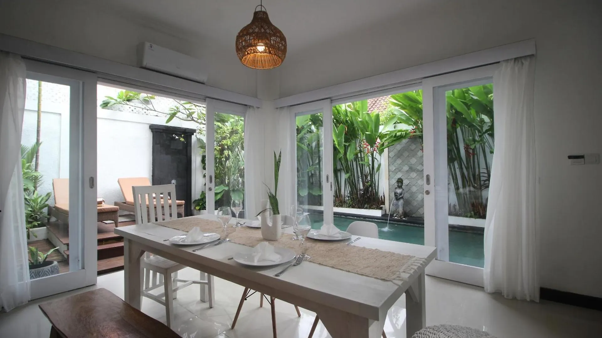 Zowa Villa Seminyak Byfaba Indonesia